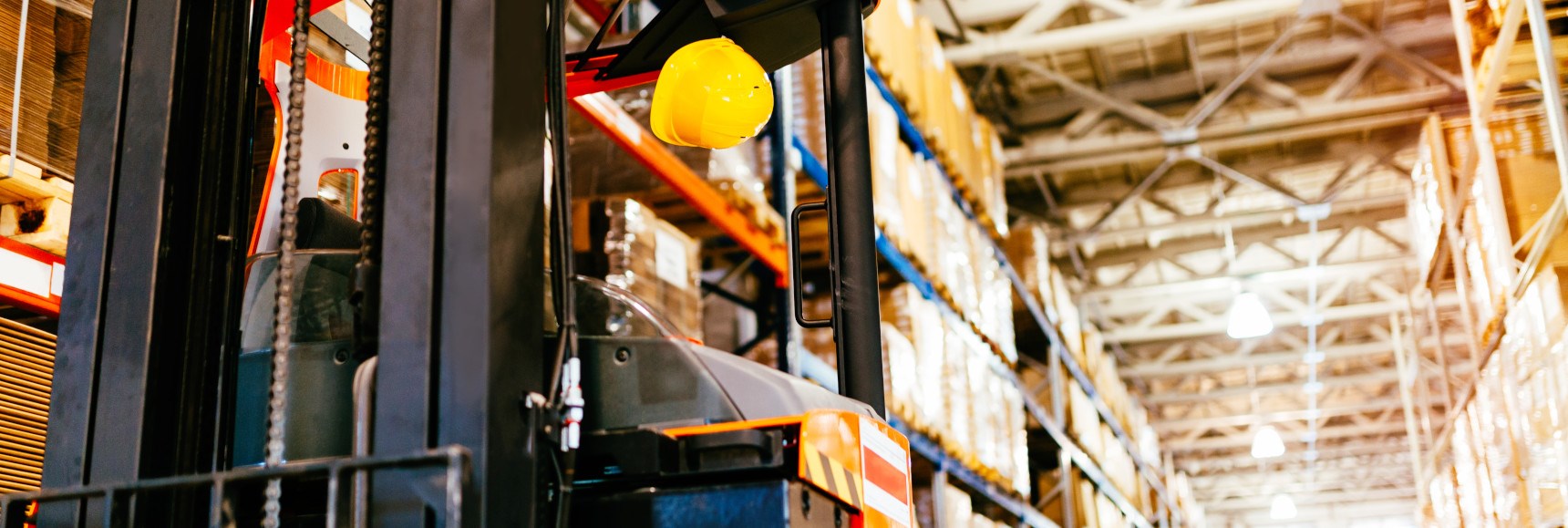 Depoda Raf Yüksekliğine Göre İstif Makinesi Seçimi: Akülü ve Elektrikli Rehber