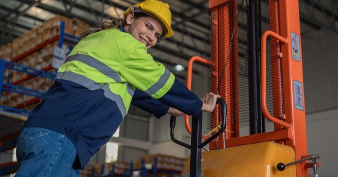 Aynı Metrekarede Daha Fazla Depolama: İstif Makinesi ile Alan Kazanma Stratejileri