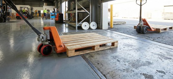 Transpalet Teker Seçimi: Zemin Tipine Göre Poliüretan, Naylon ve Kauçuk Karşılaştırması 